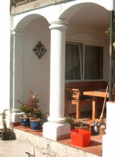 ANTIK WEINKELLER | Ziegel- und Steindekor, Eisentor, Dekoration