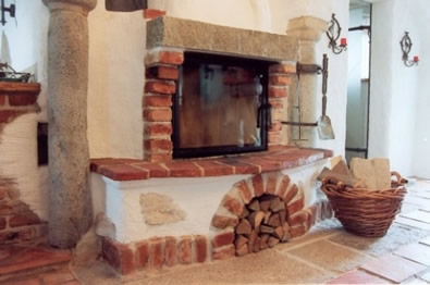 OFEN & KAMIN | Design mit Steindekor und Beleuchtung