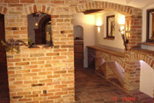 WEINREGAL | gemauert, mit Licht und Glaseins�tzen